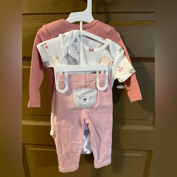 Baby girl 2 onesie and a pair of matching pants. - Picture 2 of 2